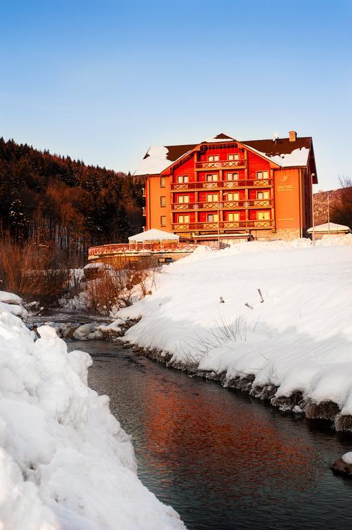 Hotel Impozant Valča Exterior foto