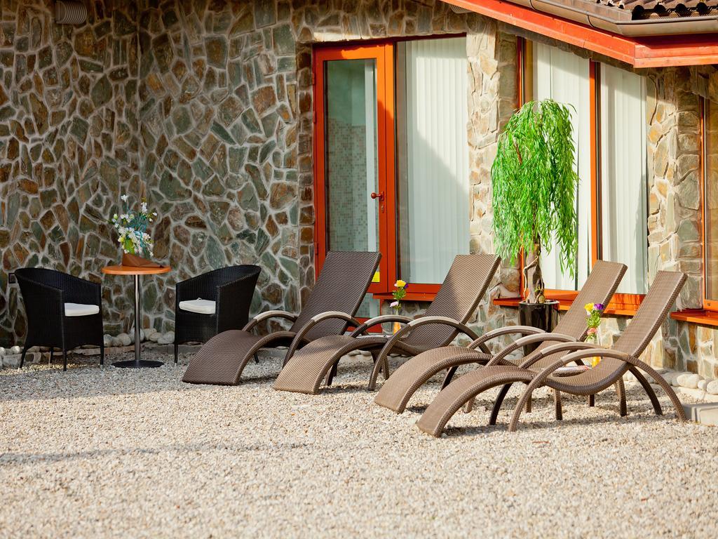 Hotel Impozant Valča Exterior foto