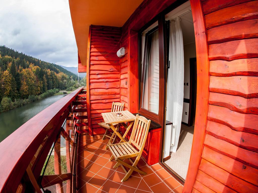 Hotel Impozant Valča Exterior foto